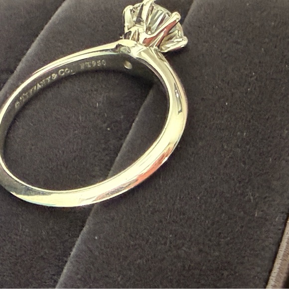 Tiffany & Co. Silver Ring with Sparkling Gemstone - Picture 8 of 13